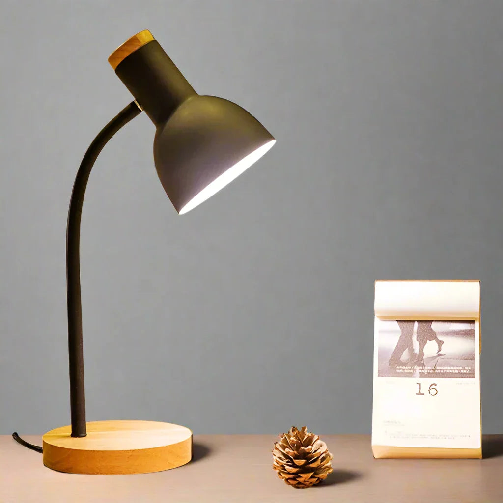 LED Schreibtischlampe | Verstellbare Tischleuchte aus Holz und Eisen im skandinavischen Design