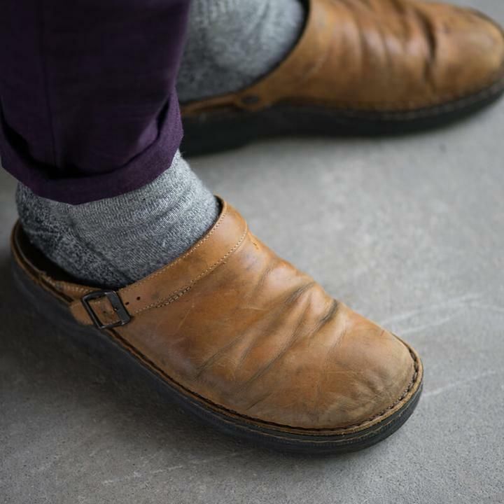 Herren Komfort-Slipper mit breiter Zehenbox | Herausnehmbare Einlegesohle &amp; Rocker-Sohle | Dämpfend, leicht &amp; atmungsaktiv
