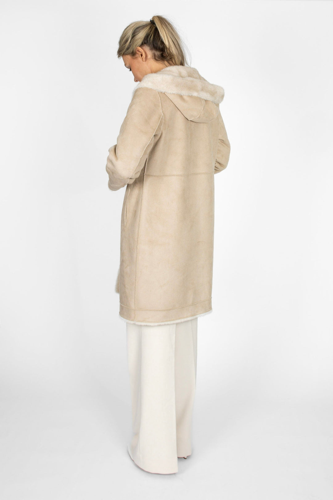 Lammfell Wendeparka | Damenparka mit Kapuze und Druckknöpfen