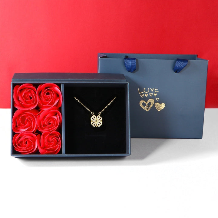 Luxe diamond lucky necklace 2024