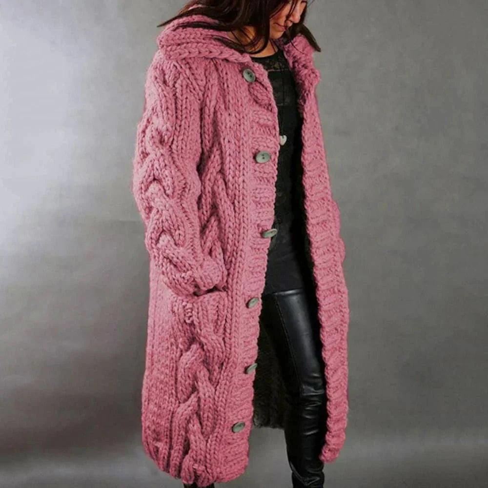 Damen Strickmantel lang mit Kapuze | Knielanger Grobstrick-Cardigan mit Knopfleiste und strukturiertem Strickmuster