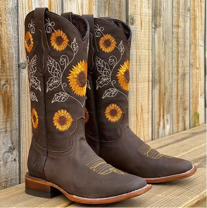 Damen Westernstiefel mit weitem Schaft | Kniehohe Cowboystiefel mit Sonnenblumen-Stickerei, Blockabsatz und spitzer Schuhspitze