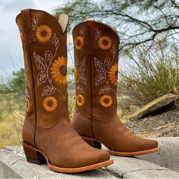 Damen Westernstiefel mit weitem Schaft | Kniehohe Cowboystiefel mit Sonnenblumen-Stickerei, Blockabsatz und spitzer Schuhspitze
