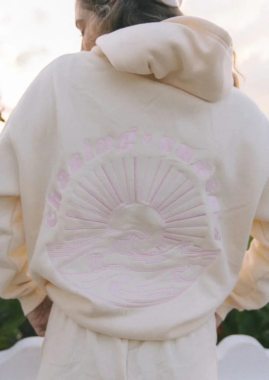 Damen Hoodie mit Sonnenuntergang-Stickerei | Weich &amp; warm im Oversize-Look | Wellen-Design hinten, maschinenwaschbar
