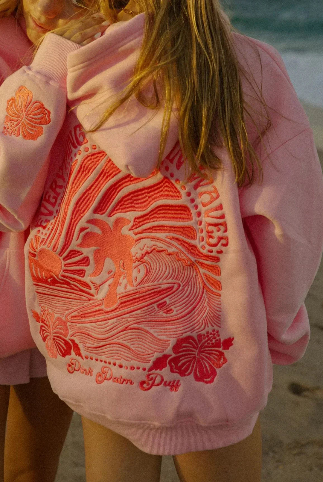 Hoodie mit Sonnenuntergang-Stickerei hinten | Weich, warm &amp; locker geschnitten | Lässiger Alltagslook im praktischen 1+1 Set