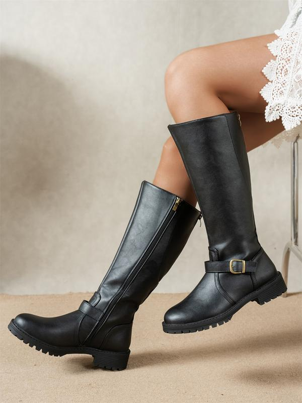 Kniehohe Stiefel Damen | Im Reiterlook mit Schnallenriemen, seitlichem Reißverschluss und flachem Blockabsatz