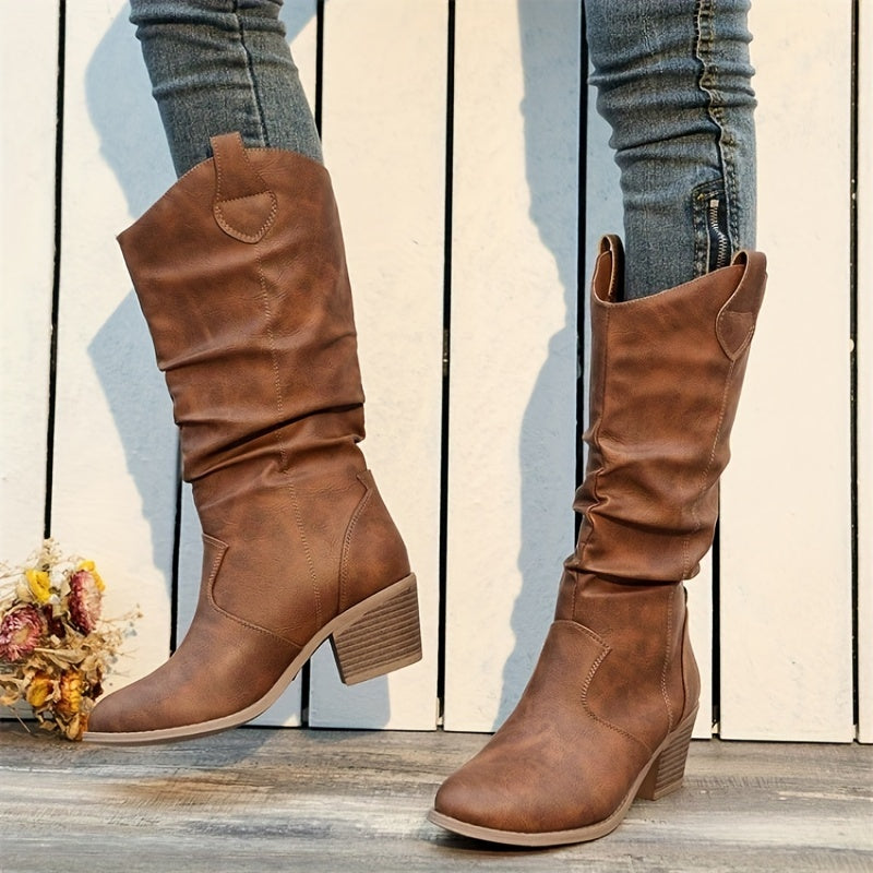 Damen Cowboystiefel für breite Waden | Kniehohe Westernstiefel aus Kunstleder in Braun mit weitem Schaft und flacher Sohle