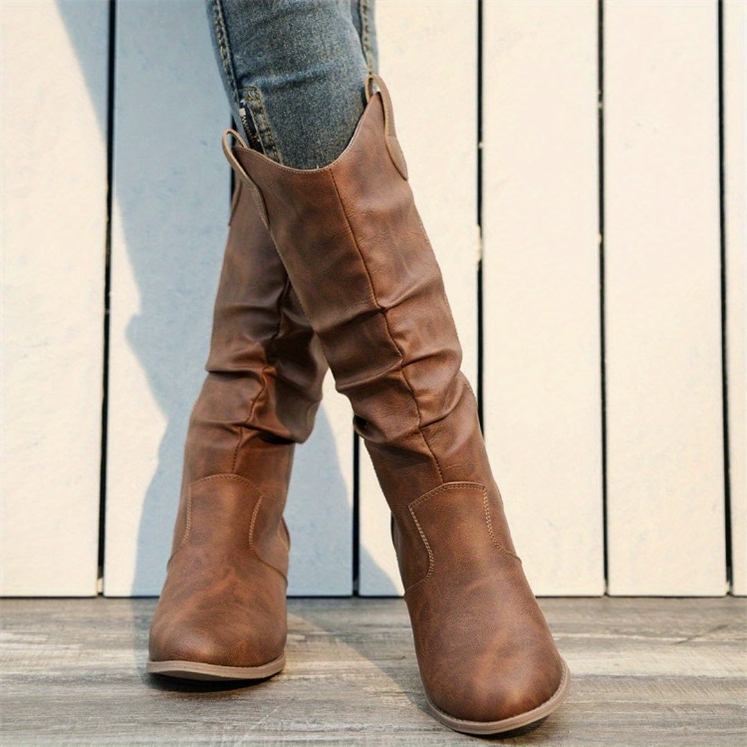 Damen Cowboystiefel für breite Waden | Kniehohe Westernstiefel aus Kunstleder in Braun mit weitem Schaft und flacher Sohle