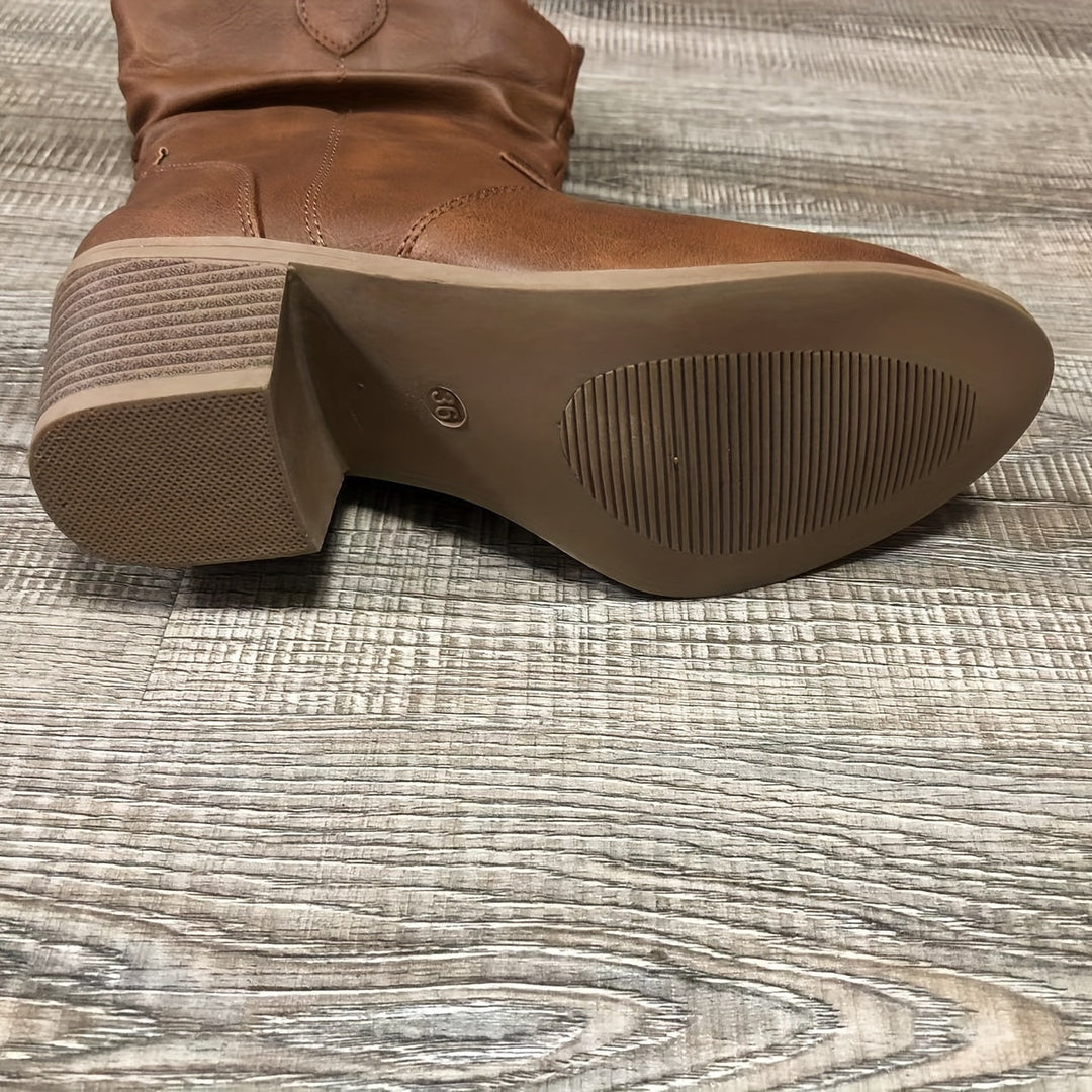 Damen Cowboystiefel für breite Waden | Kniehohe Westernstiefel aus Kunstleder in Braun mit weitem Schaft und flacher Sohle
