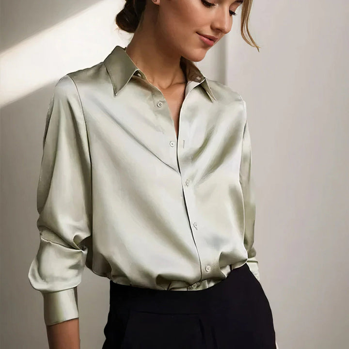 Damen Satinbluse mit Hemdkragen | Elegante Langarmbluse in Salbeigrün mit Knopfleiste, Manschetten und leicht tailliertem Schnitt