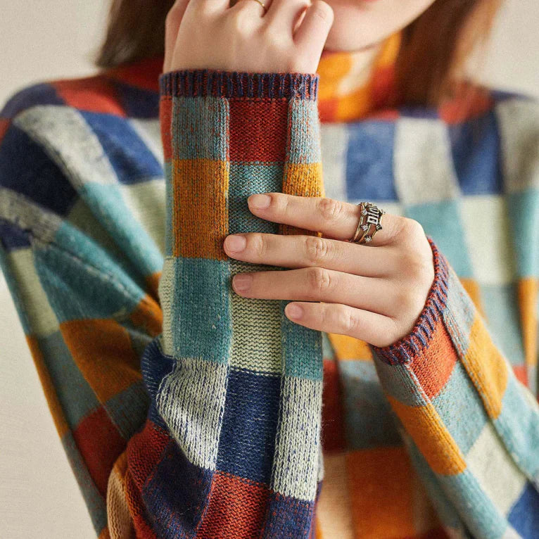 Hilda | Bunter Damenpullover mit ausdrucksstarkem Design