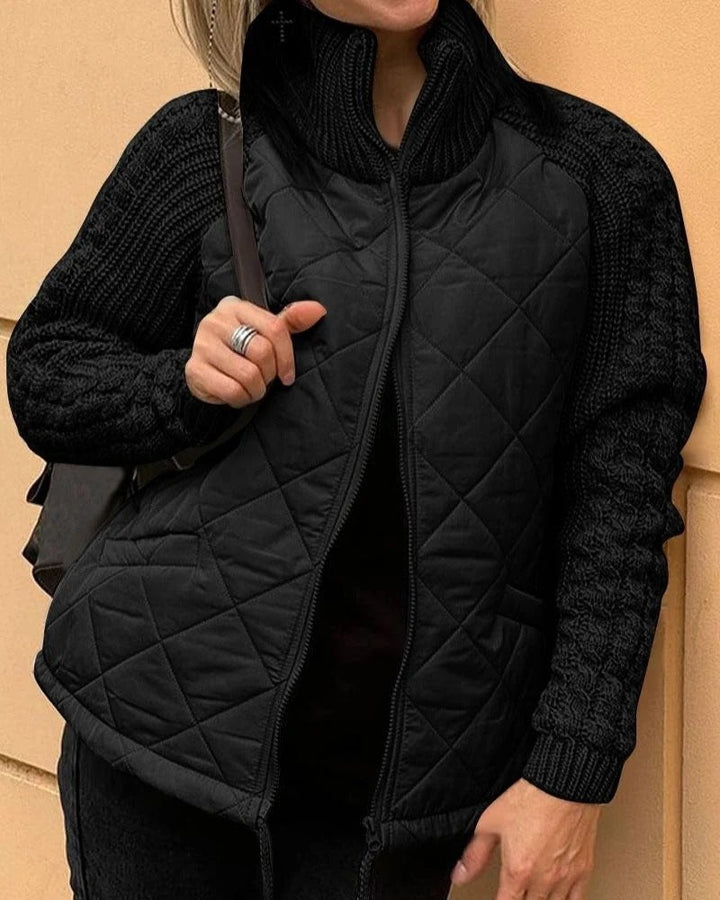 Damen Steppjacke mit hohem Kragen | Figurbetonte Jacke mit Strickärmeln, Reißverschluss und Taschen für Alltag und Freizeit