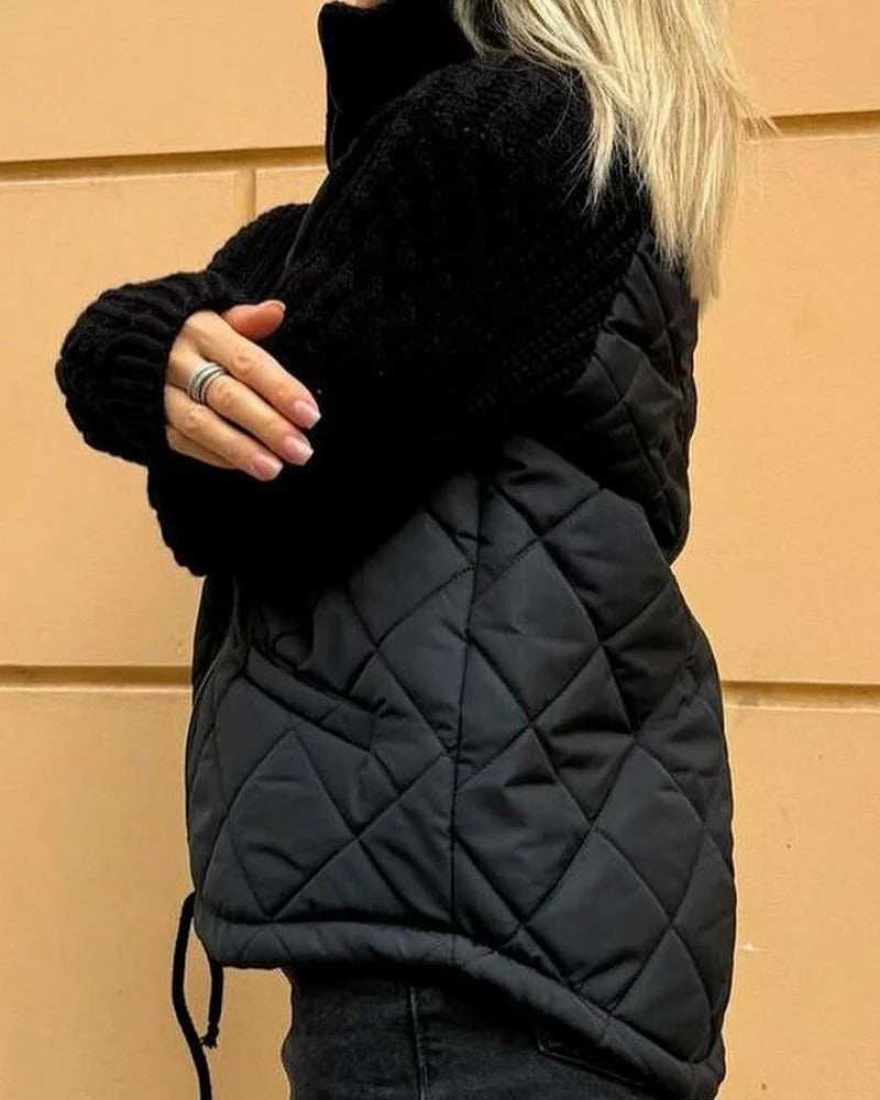 Damen Steppjacke mit hohem Kragen | Figurbetonte Jacke mit Strickärmeln, Reißverschluss und Taschen für Alltag und Freizeit