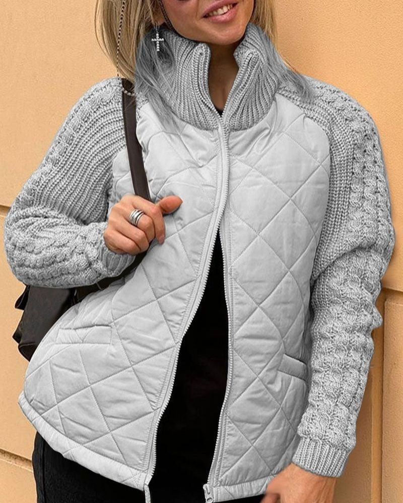 Damen Steppjacke mit hohem Kragen | Figurbetonte Jacke mit Strickärmeln, Reißverschluss und Taschen für Alltag und Freizeit