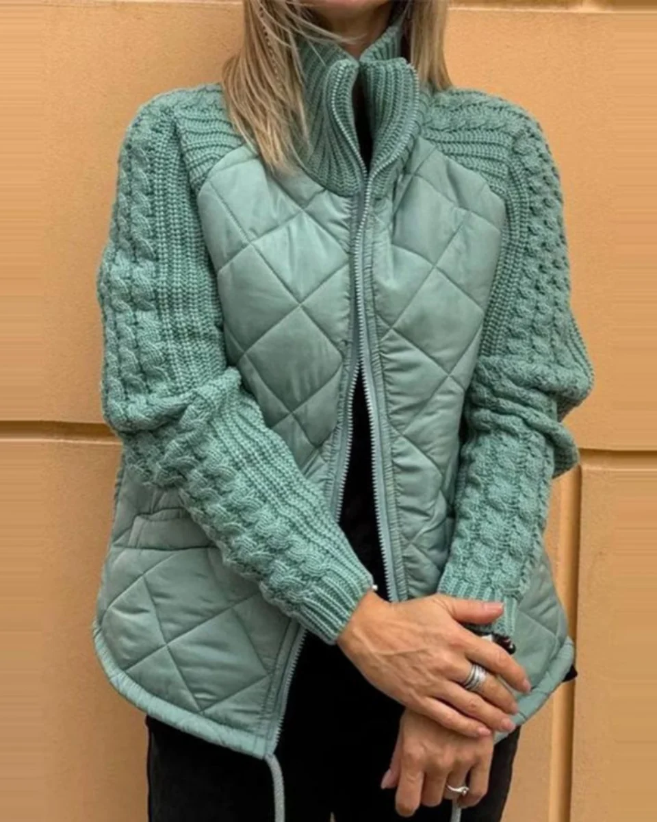 Damen Steppjacke mit hohem Kragen | Figurbetonte Jacke mit Strickärmeln, Reißverschluss und Taschen für Alltag und Freizeit