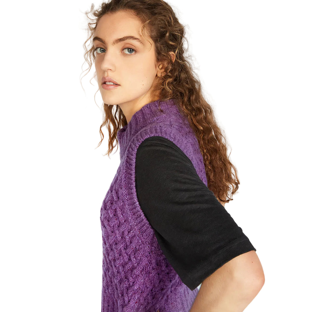 Damen Pullunder | Kurzer Strickpullunder mit Zopfmuster und weicher, körpernaher Passform
