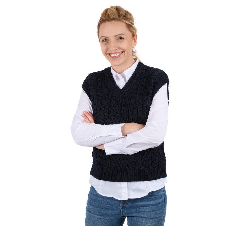 Damen Pullunder | Kurzer Strickpullunder mit Zopfmuster und weiten Armausschnitten