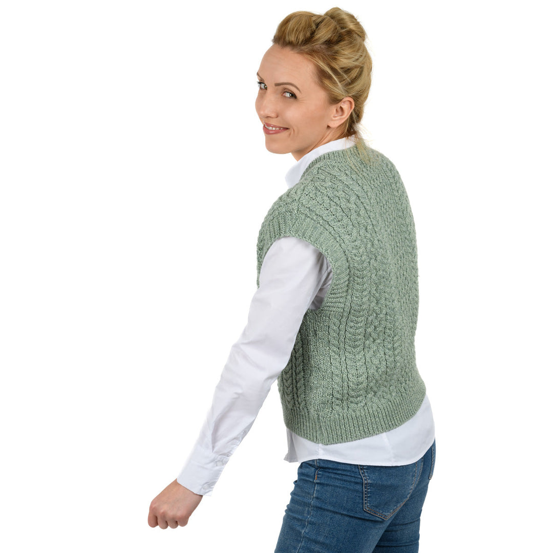 Damen Pullunder | Kurzer Strickpullunder mit Zopfmuster und weiten Armausschnitten