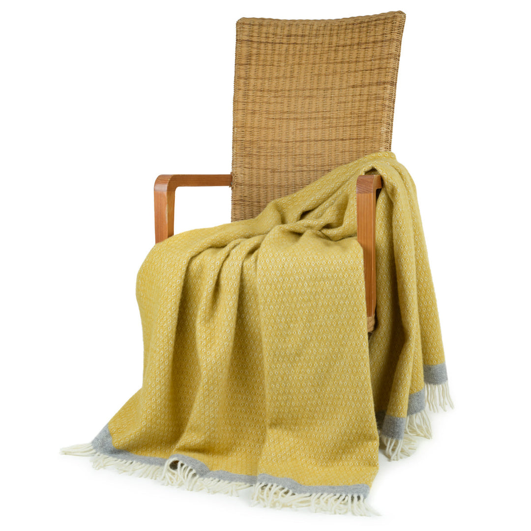 Wolldecke | Weiche Bio-Lammwolldecke mit Fransen und feinem Muster für Sofa und Bett
