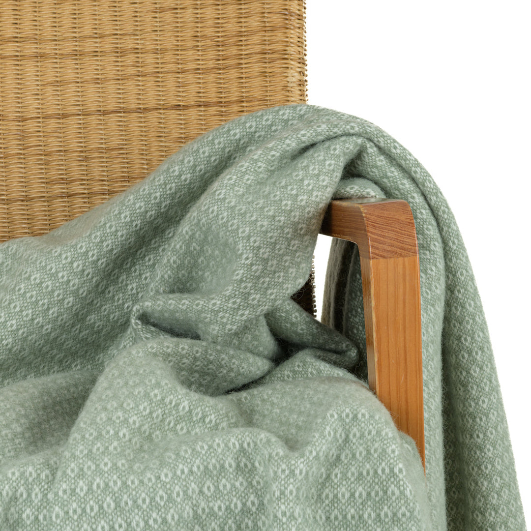 Wolldecke | Weiche Bio-Lammwolldecke mit Fransen und feinem Muster für Sofa und Bett