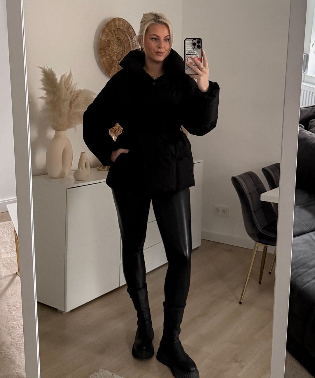 Damen Winterjacke | Kurze Steppjacke mit Gürtel &amp; warmem Futter