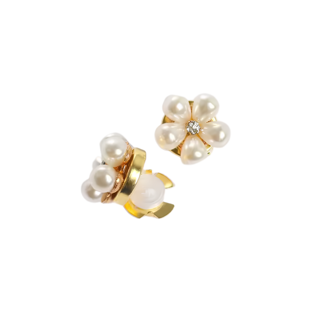 Blusenverschluss mit Perlenblüte | Broschenclip für tiefen Ausschnitt &amp; offene Blusen | Zinklegierung | Gold/Silber | 3,5–4,5 cm