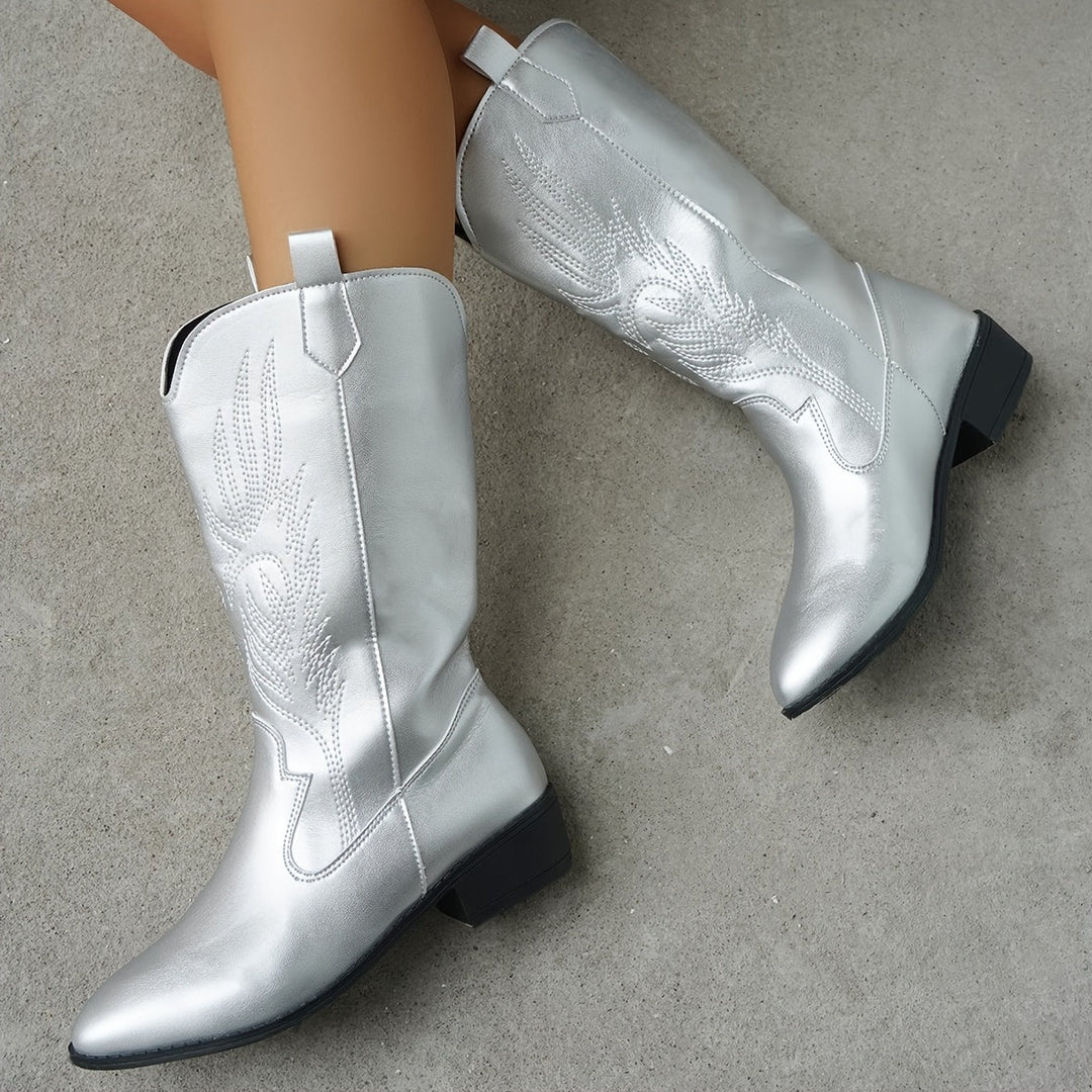 Damen Cowboystiefel für breite Waden | Silberne Westernboots mit weitem Schaft, niedrigem Blockabsatz und Western-Stickerei
