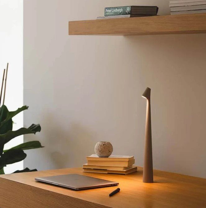 LED Tischlampe | Wiederaufladbar mit 2700K Warmweiß und 3 Helligkeitsstufen
