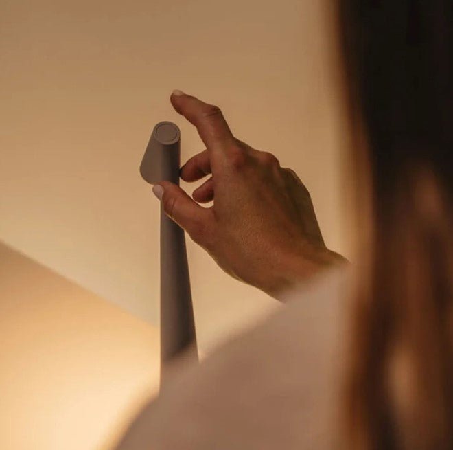 LED Tischlampe | Wiederaufladbar mit 2700K Warmweiß und 3 Helligkeitsstufen