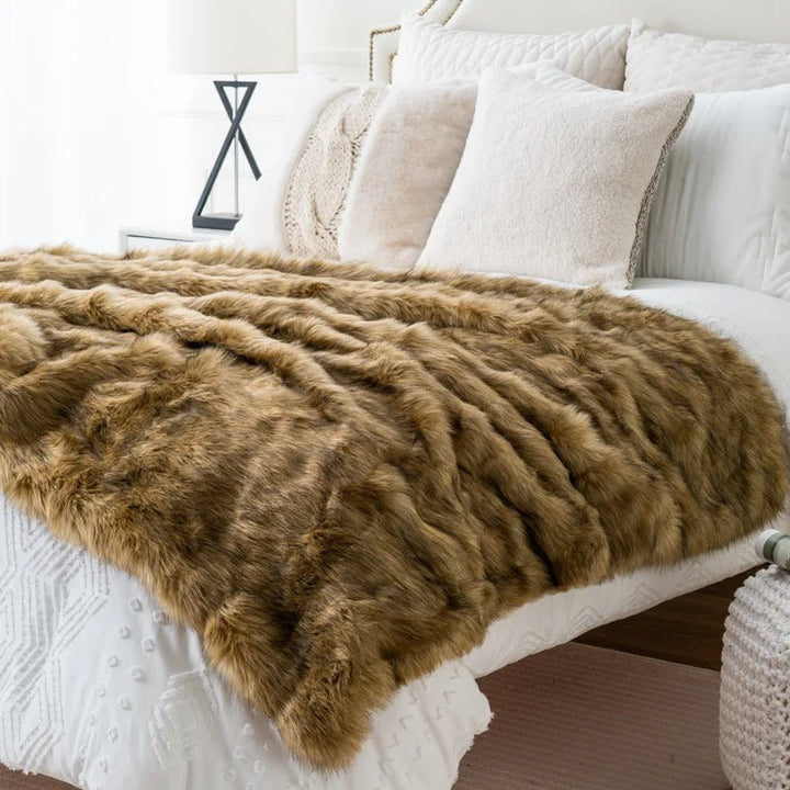 Kunstfell Winterdecke | Weiche flauschige Decke in Felloptik für Sofa und Bett | Dicke wärmende Kuscheldecke für kalte Tage