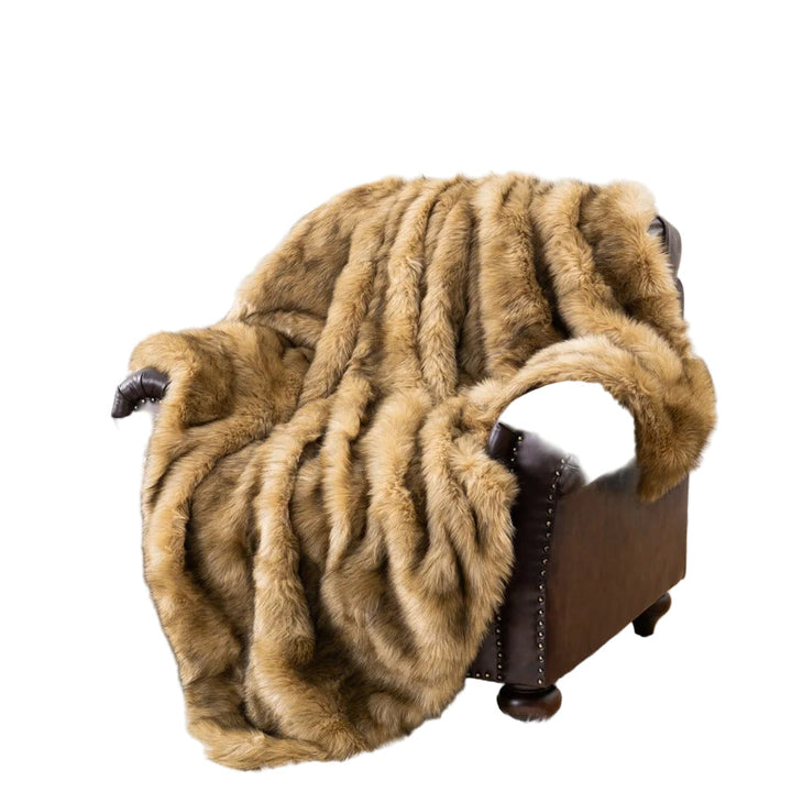 Kunstfell Winterdecke | Weiche flauschige Decke in Felloptik für Sofa und Bett | Dicke wärmende Kuscheldecke für kalte Tage