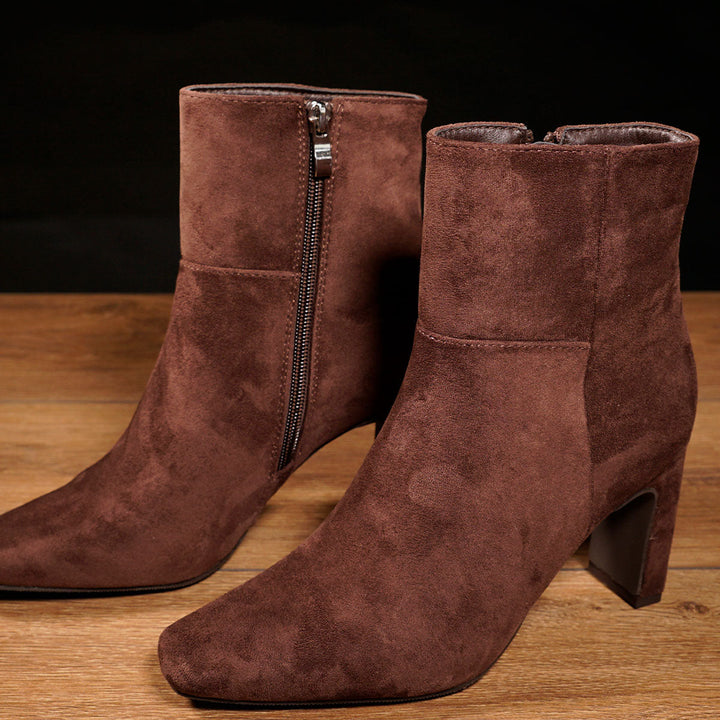 Damen Trachtenstiefelette Dunkelbraun | Feminine Stiefelette mit spitzer Form und Absatz