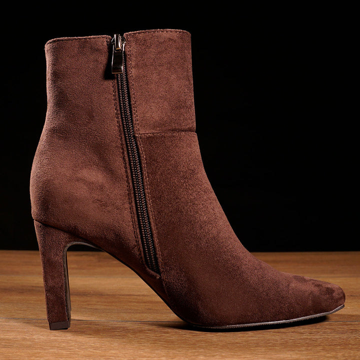 Damen Trachtenstiefelette Dunkelbraun | Feminine Stiefelette mit spitzer Form und Absatz