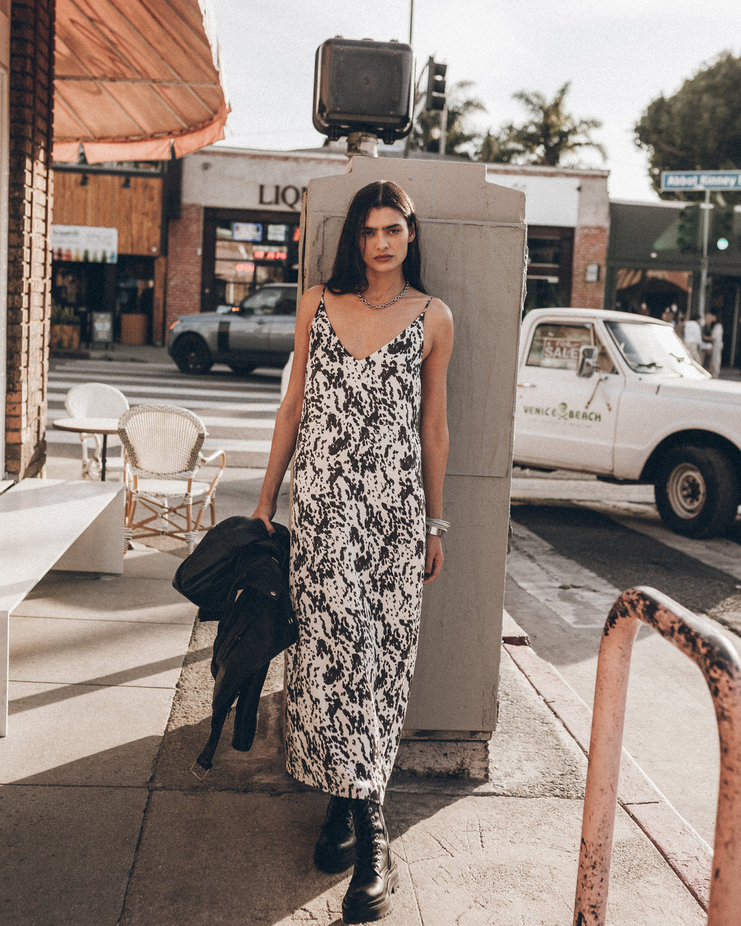 Damen Slipkleid mit Dalmatiner-Print | Fließendes Maxikleid mit V-Ausschnitt | Verstellbare Träger