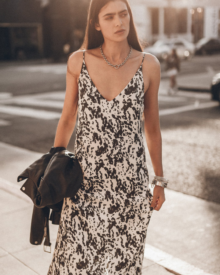 Damen Slipkleid mit Dalmatiner-Print | Fließendes Maxikleid mit V-Ausschnitt | Verstellbare Träger