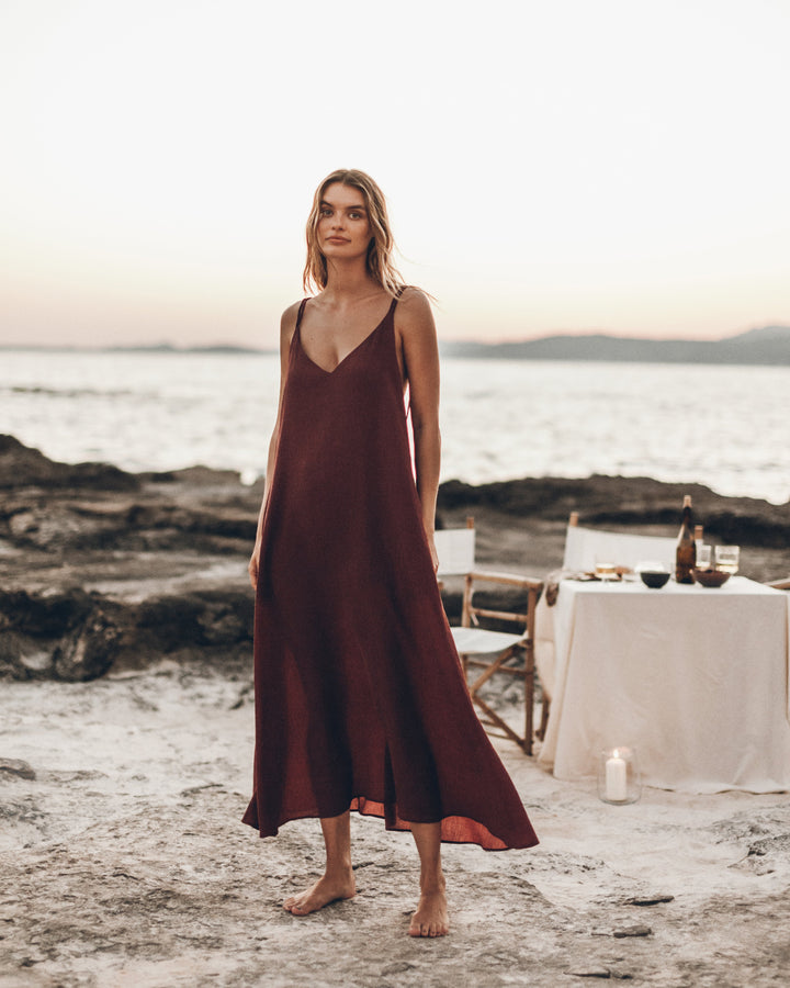 Damen Maxikleid Rostrot | Fließendes Kleid mit V-Ausschnitt &amp; Rückenausschnitt | Eleganter Sommer-Look