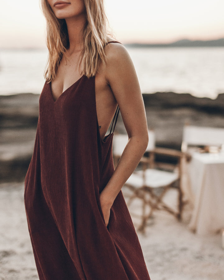 Damen Maxikleid Rostrot | Fließendes Kleid mit V-Ausschnitt &amp; Rückenausschnitt | Eleganter Sommer-Look