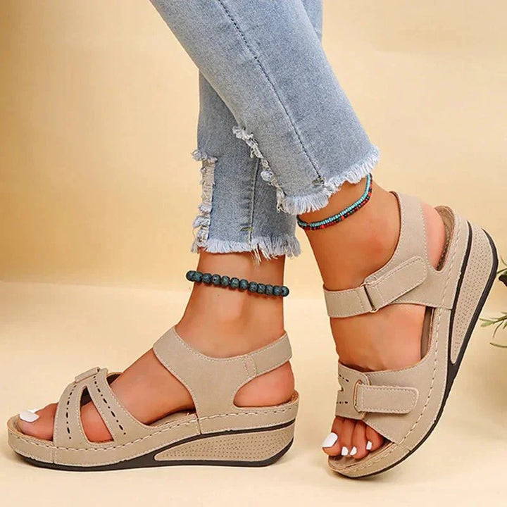 Damen Plattform-Sandalen mit verstellbaren Riemen | Offene Zehe, gepolstertes Fußbett | Rutschfeste Sohle, bequem im Alltag