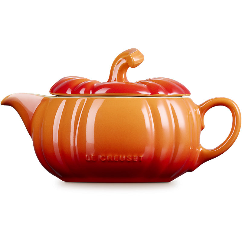 Sauciere aus Steinzeug 400 ml | Le Creuset Kürbisdesign in Ofenrot mit Deckel | Tropffreier Ausgießer und ergonomischer Griff