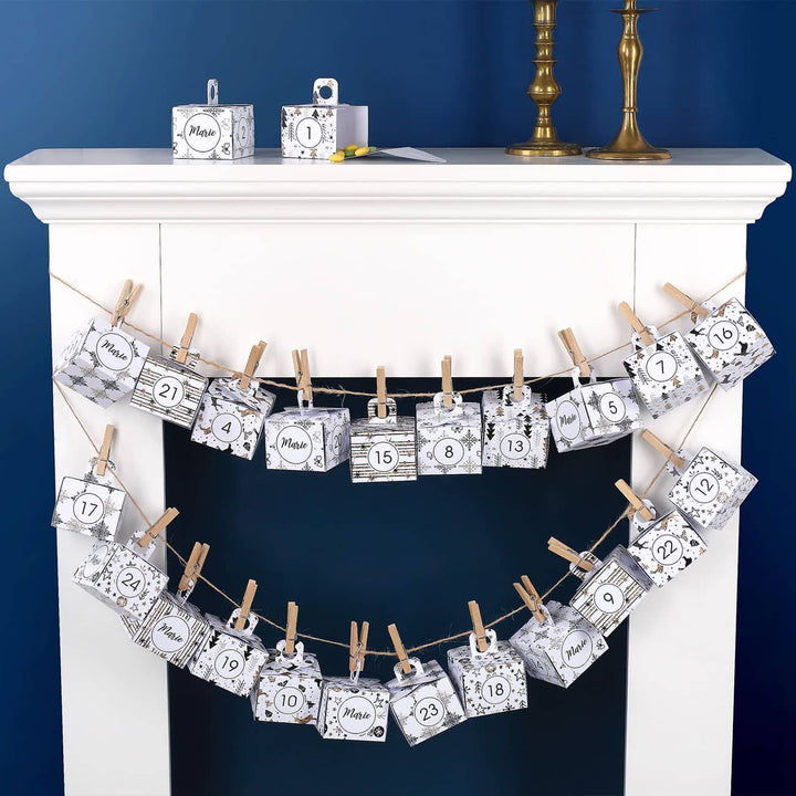 Adventskalender zum Befüllen mit Namen | 24 personalisierte Geschenkschachteln in Gold, Schwarz und Weiß zum Aufstellen oder Aufhängen