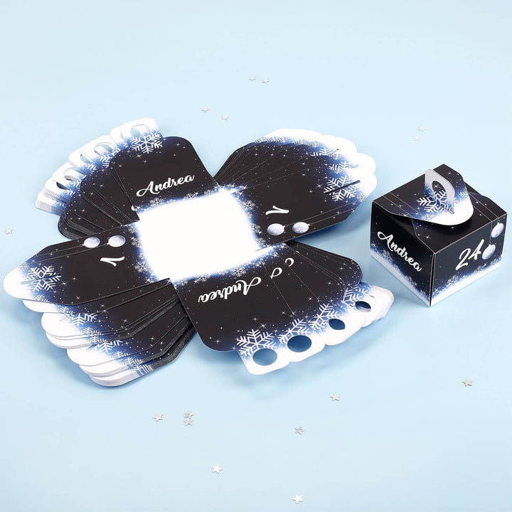 Adventskalender zum Befüllen mit Namen | 24 personalisierte Geschenkschachteln mit Schneeflockenmotiv zum Aufstellen oder Aufhängen