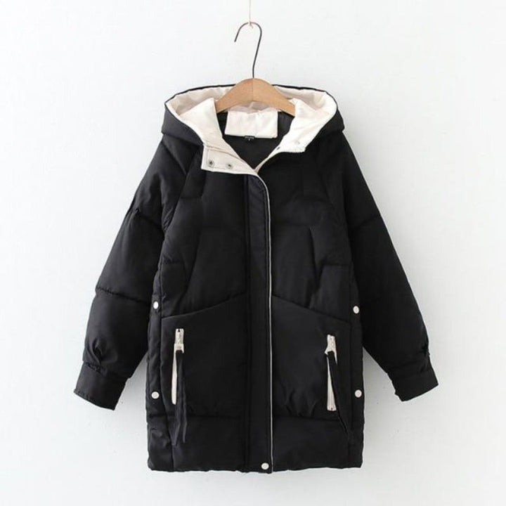 Damen Pufferjacke mit Kapuze | Hüftlange Steppjacke mit Rautensteppung, geradem Schnitt und asymmetrischem Design für Winter