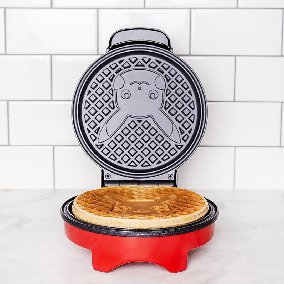 Pikachu Waffeleisen | Pokémon Waffelautomat mit Antihaftbeschichtung und Pikachu-Motiv | 850 Watt | Offiziell lizenziert