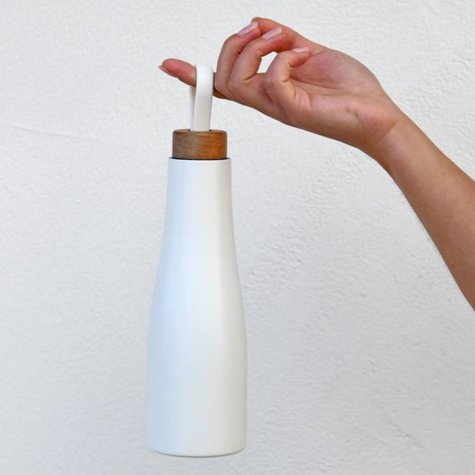 Thermoflasche 500 ml | Edelstahl-Isolierflasche mit Holzdetail für heiße und kalte Getränke