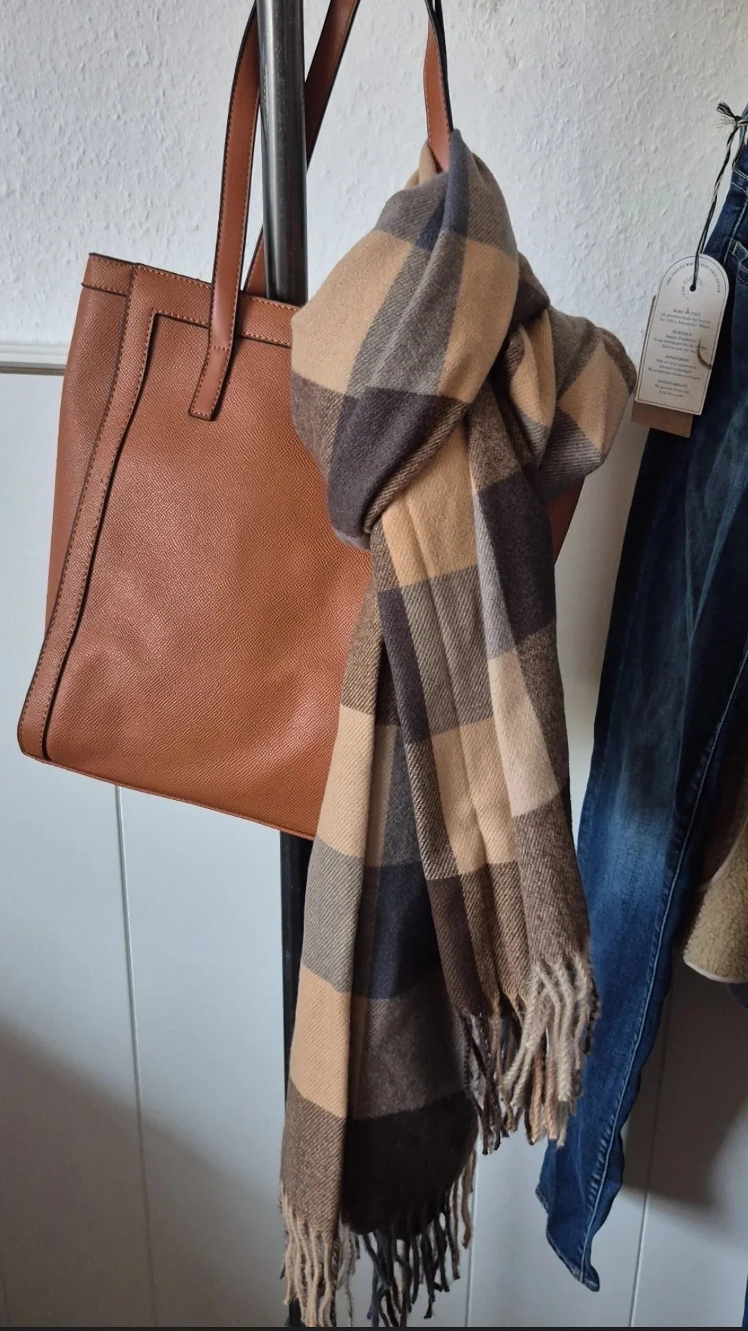 Damen Schal mit Karomuster | Kuscheliger Winterschal mit weichem Stoff, großzügigem Schnitt und Fransen für Herbst und Winter