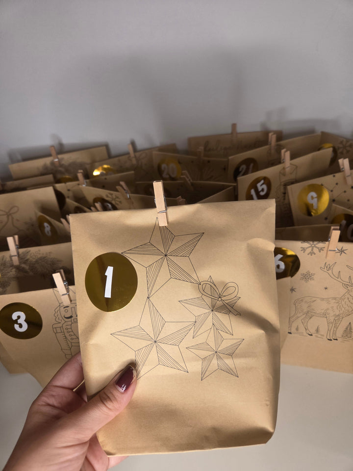 Adventskalender mit Fidget Spielzeug | Über 24 Überraschungen mit Fidgetring, Quetschspielzeug, Akupressurbällen und Zubehör