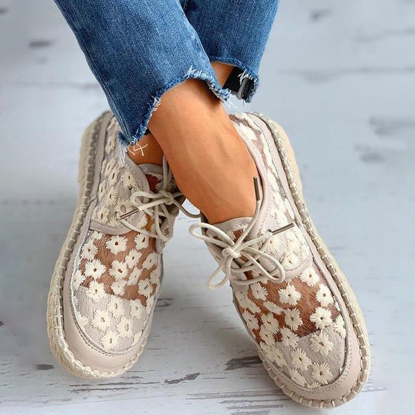 Damen Sneaker mit Stickerei | Bequeme Passform für Alltag &amp; halbformelle Looks | Liz bestickte Freizeitschuhe