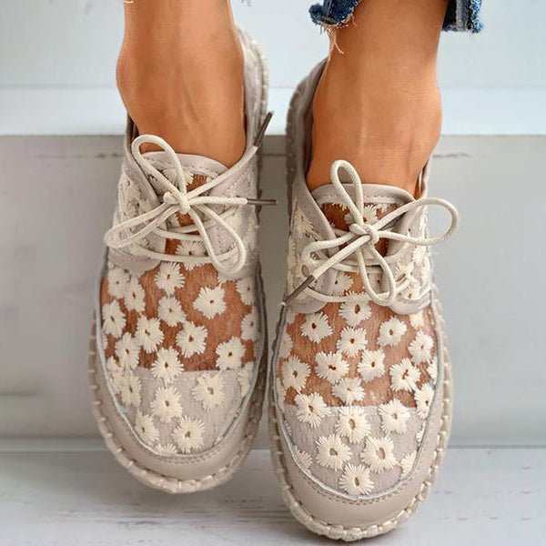 Damen Sneaker mit Stickerei | Bequeme Passform für Alltag &amp; halbformelle Looks | Liz bestickte Freizeitschuhe