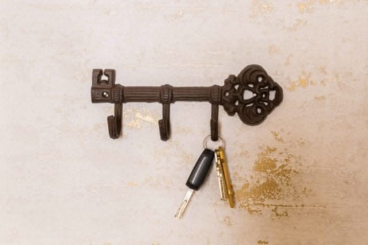 Schlüsselhalter Wandhaken aus Gusseisen | Vintage Schlüssel-Design mit 3 Haken | Antik-Look Garderobenhaken für Flur &amp; Zuhause