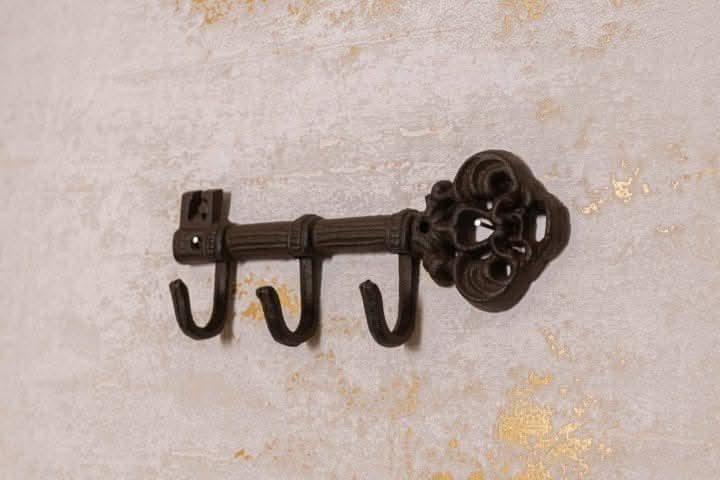 Schlüsselhalter Wandhaken aus Gusseisen | Vintage Schlüssel-Design mit 3 Haken | Antik-Look Garderobenhaken für Flur &amp; Zuhause